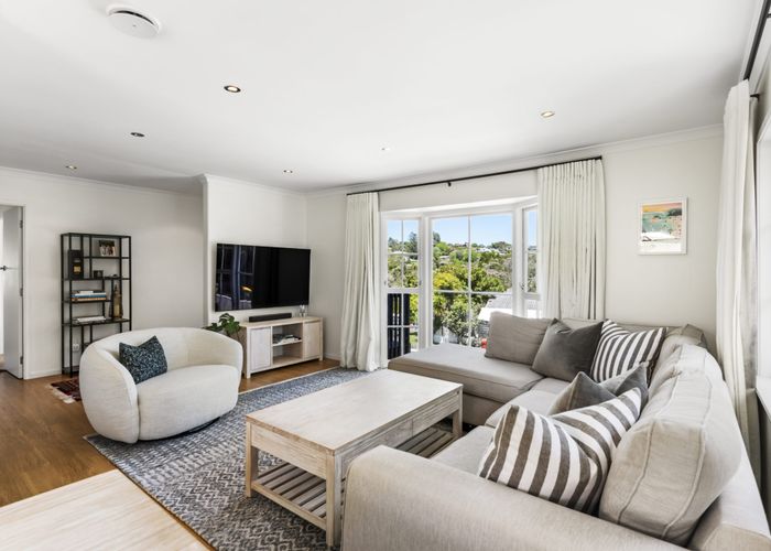  at 11 West Glade Crescent, Birkenhead, Auckland