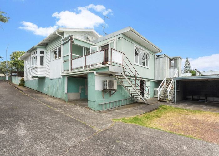  at 1/3177 Great North Road , New Lynn, Waitakere City, Auckland