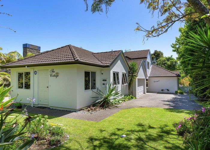 at 2 Manon Crescent, Greenhithe, Auckland