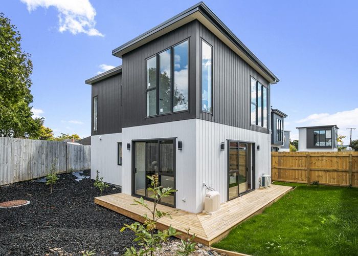  at 20F Fairdene Avenue, Henderson, Waitakere City, Auckland