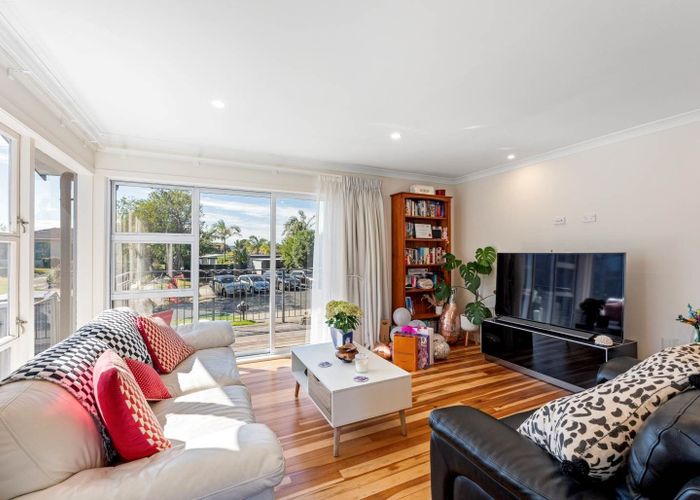  at 11 Quibray Place, Botany Downs, Auckland