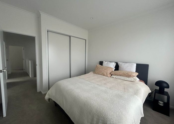  at 5 Tiakina Road, Northcote, North Shore City, Auckland