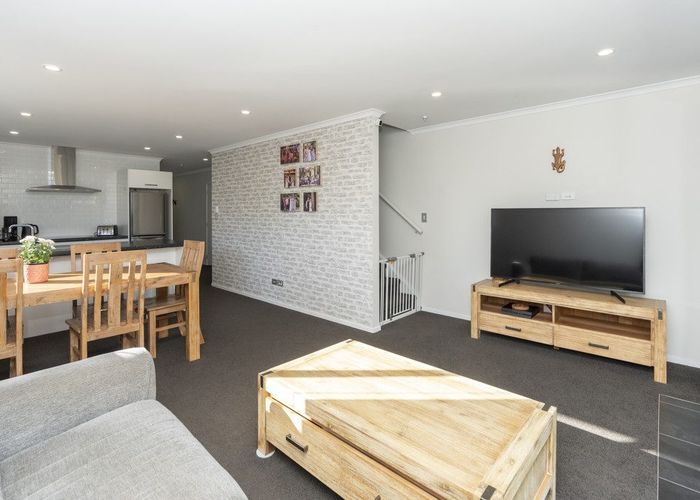  at 14 Rebekah Crescent, Flagstaff, Hamilton