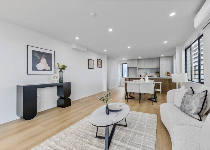  at 589A East Coast Road, Browns Bay, North Shore City, Auckland