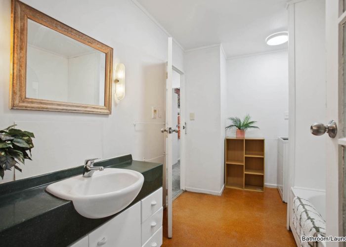  at 2/21 Howard Road, Northcote, North Shore City, Auckland