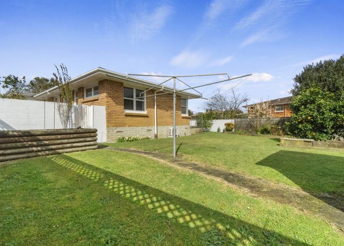  at 24A Kensington Place, Fairfield, Hamilton