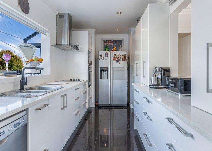  at 2/29 Sunnyfield Crescent, Glenfield, Auckland