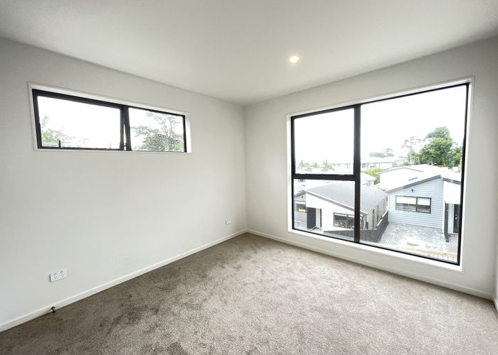  at 8/105 Hobsonville Road, West Harbour, Auckland