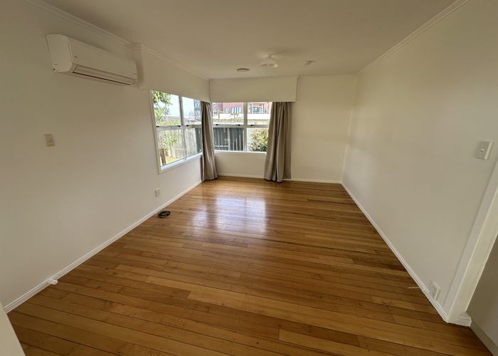  at 2/8 Edgewater Drive, Pakuranga, Manukau City, Auckland