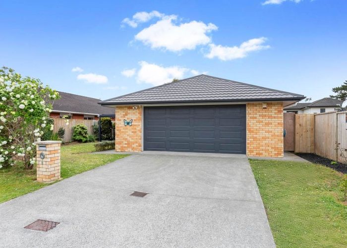  at 8 Bradnor Meadows Drive, Swanson, Auckland