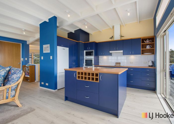  at 8 Sea Crest Place, Katikati