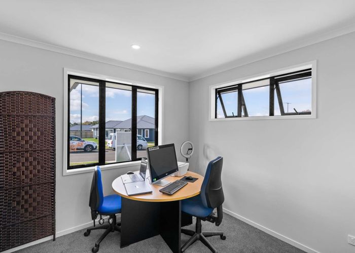  at 4 Trevor Mcmiken Drive, Patumahoe