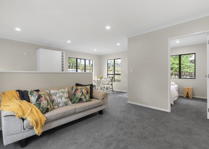  at 99A Kemp Rd, Massey, Waitakere City, Auckland