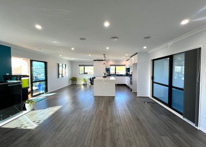 at 15 Carn Place, Weymouth, Manukau City, Auckland