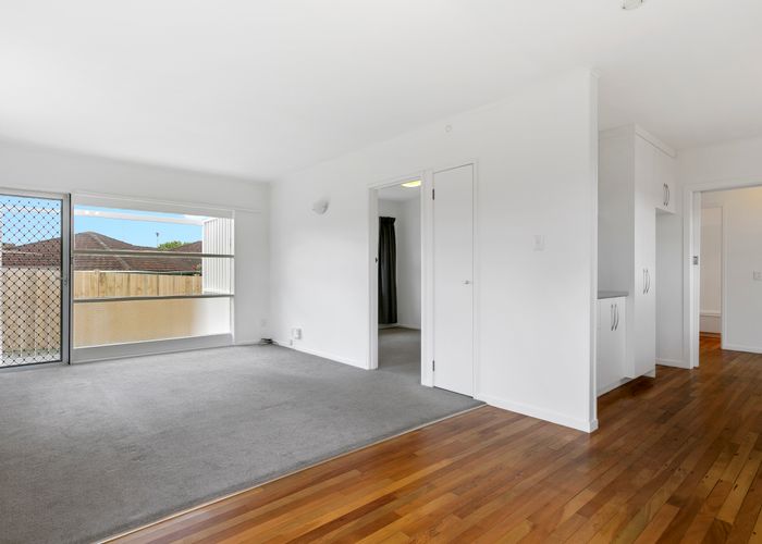  at 2/33 Malone Road, Mount Wellington, Auckland