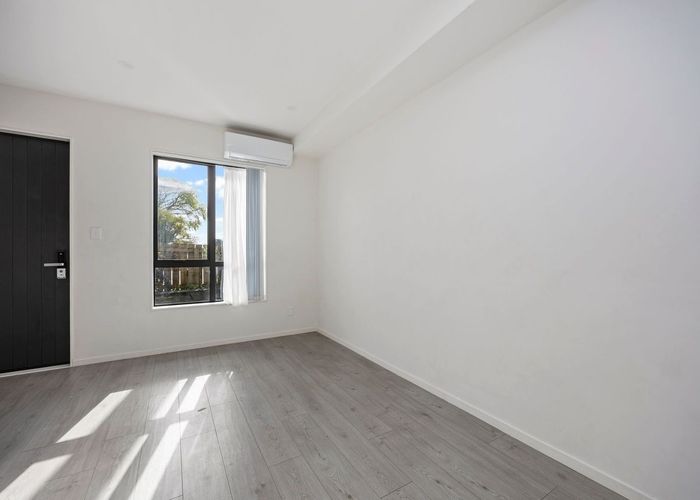  at 2/3226 Great North Road, New Lynn, Waitakere City, Auckland