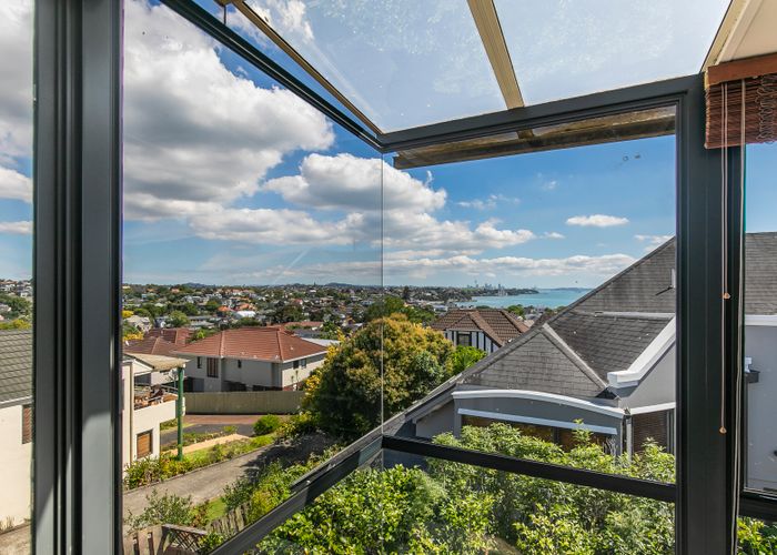  at 2/25 Waimarie Street, St Heliers, Auckland