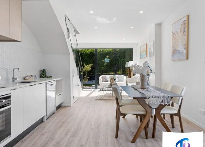  at 2/10 Hutchinson road, Bucklands Beach, Manukau City, Auckland