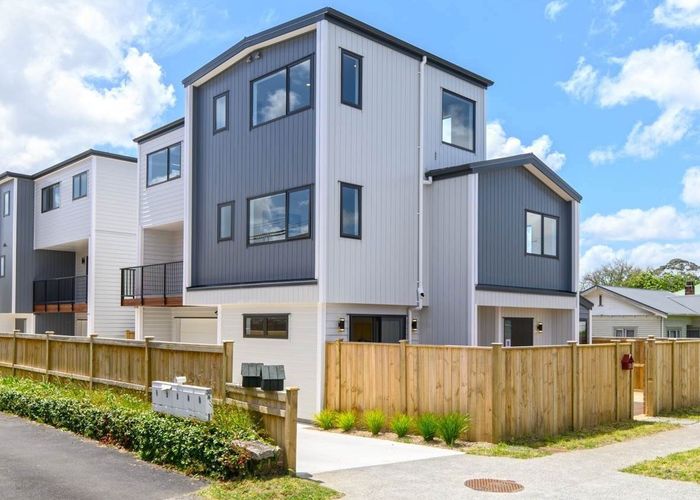  at 32A Ennismore Road, Mount Albert, Auckland