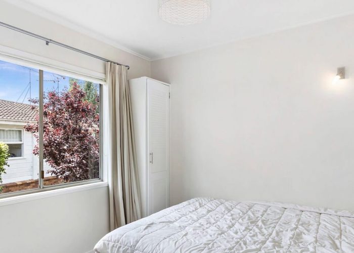  at 2/31 Gowing Drive, Meadowbank, Auckland
