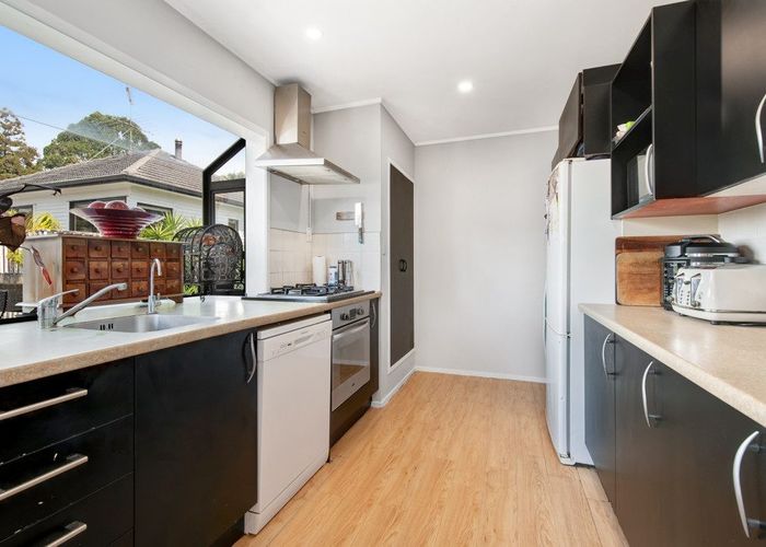  at 73 Gledstane Road, Stanmore Bay, Whangaparaoa