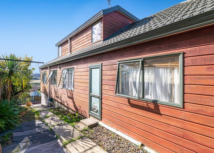  at 1/21 Jumento Place, Unsworth Heights, North Shore City, Auckland