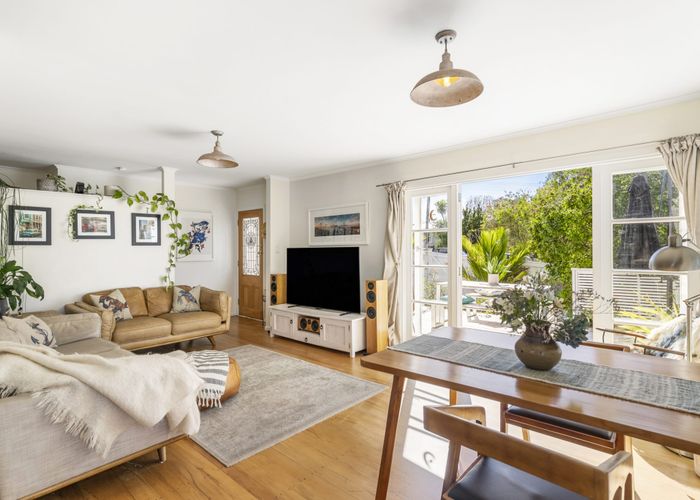  at 1/21 Fordham Street, Beach Haven, Auckland