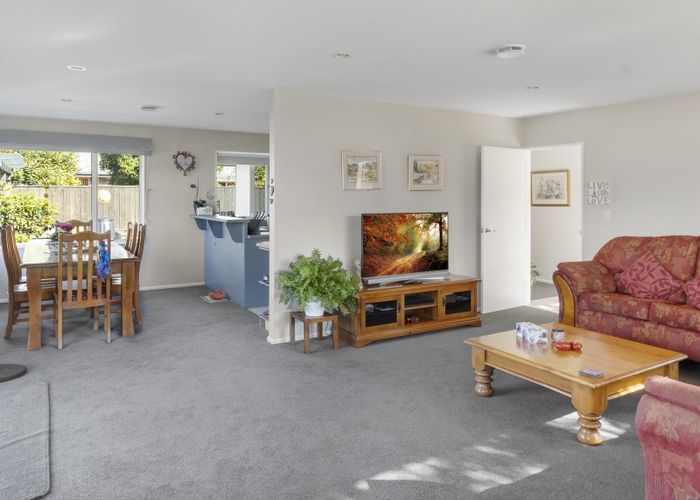  at 14 Whiting Drive, Wakefield, Wakefield