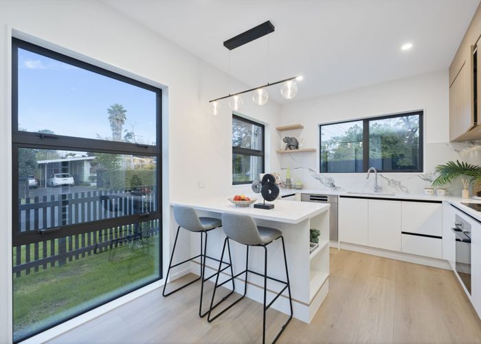  at 8A-E Alwyn Avenue, Te Atatu South, Waitakere City, Auckland