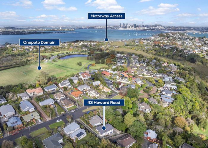  at 43 Howard Road, Northcote, Auckland