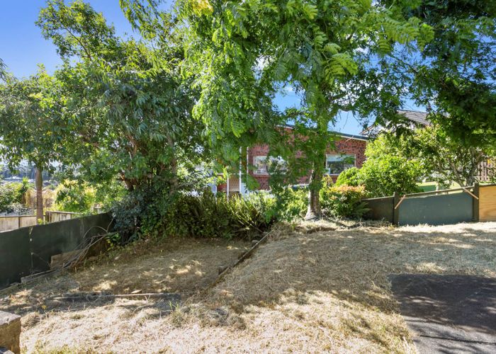  at 2/11 Stranolar Drive, Waikowhai, Auckland