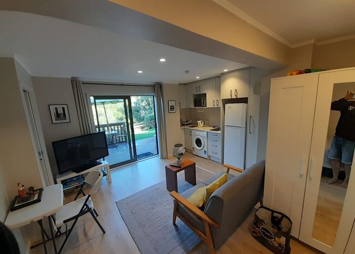  at 9 Homewood Place, Chatswood, North Shore City, Auckland