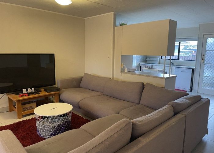  at 2/1 Barbados Dr, Unsworth Heights, North Shore City, Auckland