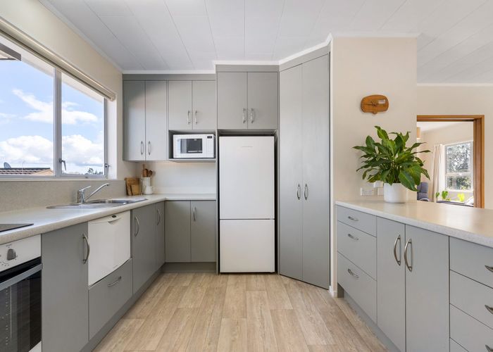  at 24 Sunnynook Road, Sunnynook, Auckland