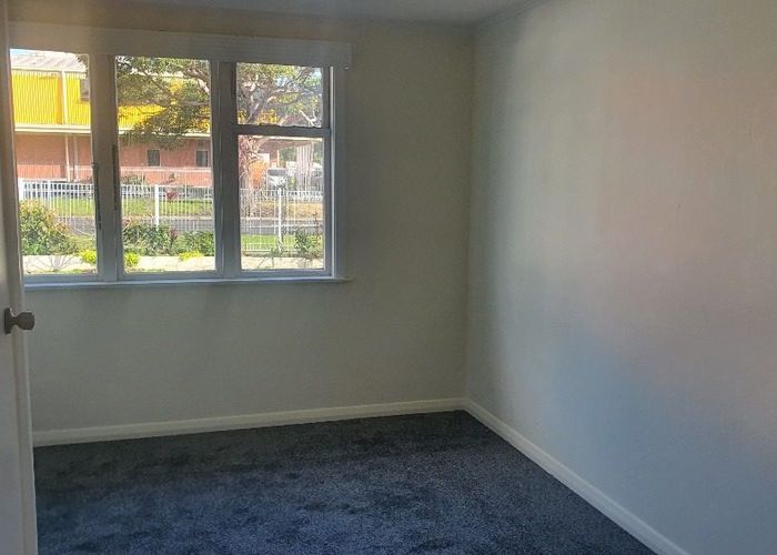  at 152 Pilkington Road, Point England, Auckland