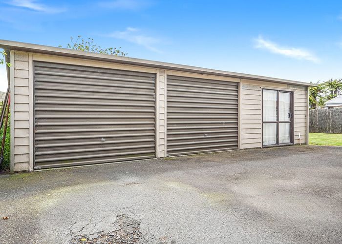  at 42 Garland Drive, St Andrews, Hamilton