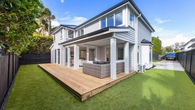  at 2/22 Herbert Road, Mount Eden, Auckland
