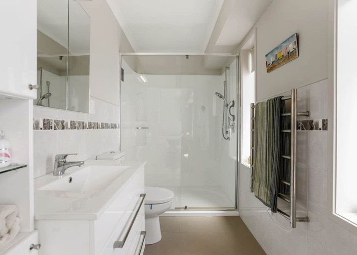  at 1/15 Coronation Road, Mangere Bridge, Manukau City, Auckland