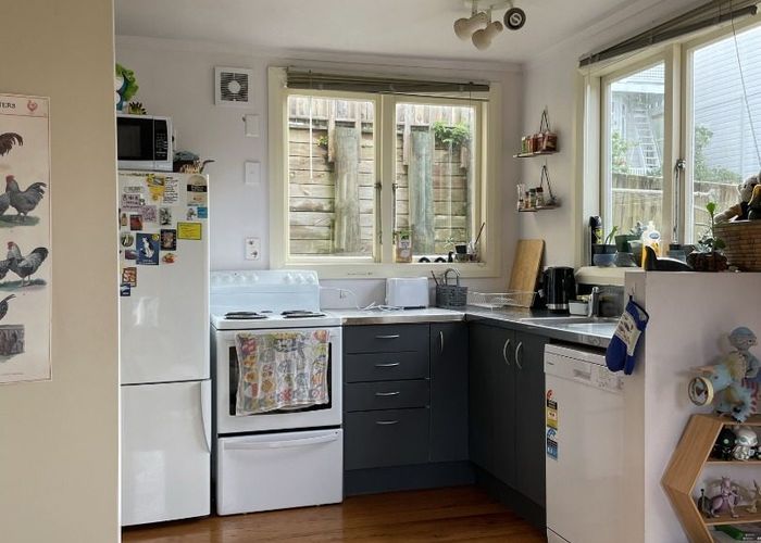  at 5/40 Colombo Street (1st & 2nd year students welcome), Newtown, Wellington, Wellington