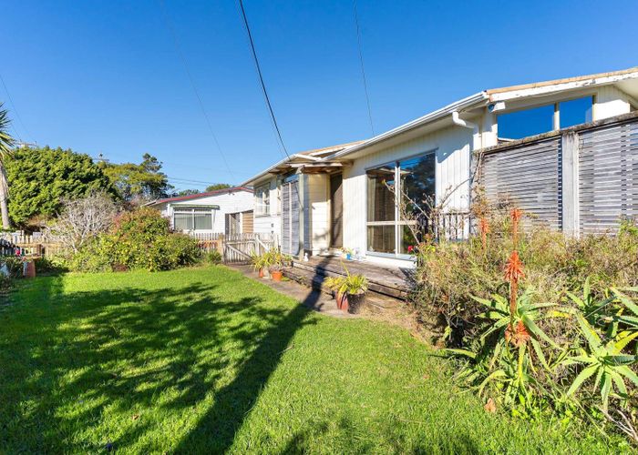 at 1/2 Barron Drive, Green Bay, Waitakere City, Auckland