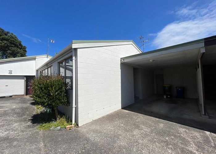  at 2/40 Bodi Place, Te Atatu South, Waitakere City, Auckland