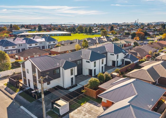  at 2/51 Amyes Road, Hornby, Christchurch