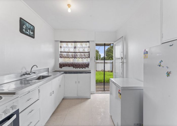  at 2/79 Mangere Road, Otahuhu, Auckland