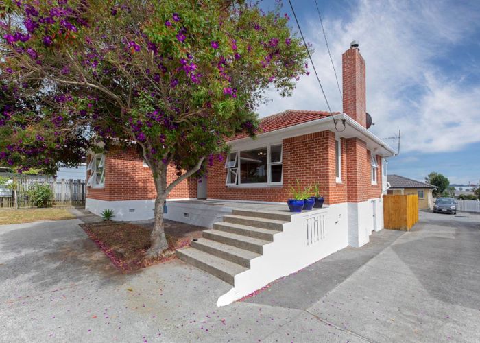  at 35 Sturges Road, Henderson, Waitakere City, Auckland