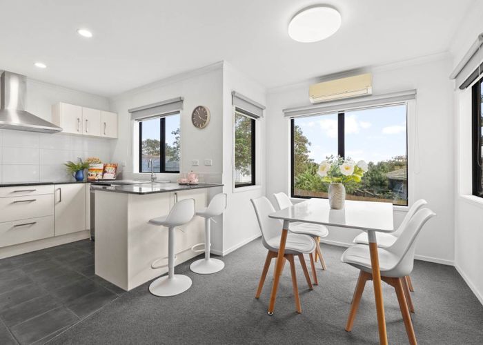  at 2/23 Ruawai Road, Mount Wellington, Auckland