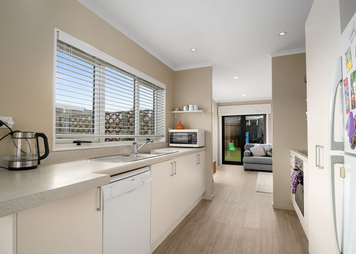  at 16 Foundation Place, Glen Eden, Auckland