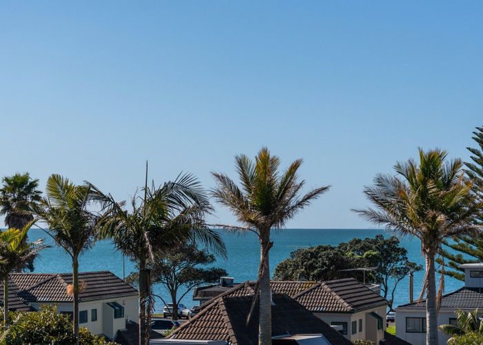  at 13/13/423-427 Beach Road, Mairangi Bay, North Shore City, Auckland