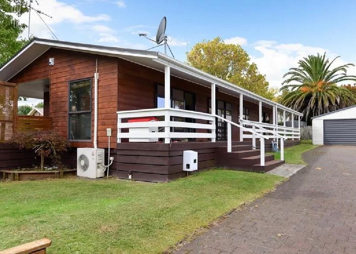  at 14 Oregon Crescent, Glenview, Hamilton