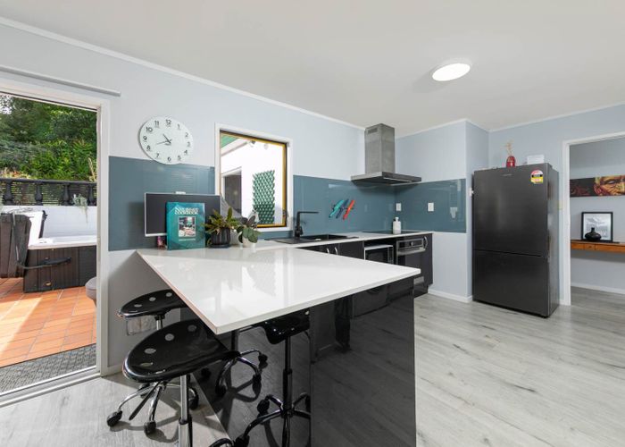  at 1/64 Carlisle Road, Browns Bay, North Shore City, Auckland