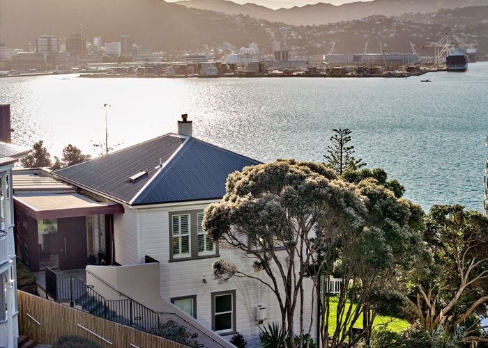  at 10 Hay Street, Oriental Bay, Wellington